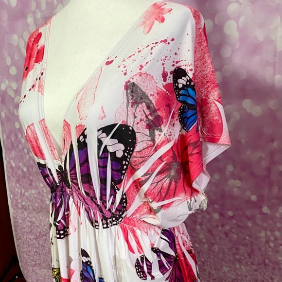 Butterflies!  All over this pretty top! - Picture 3 of 14